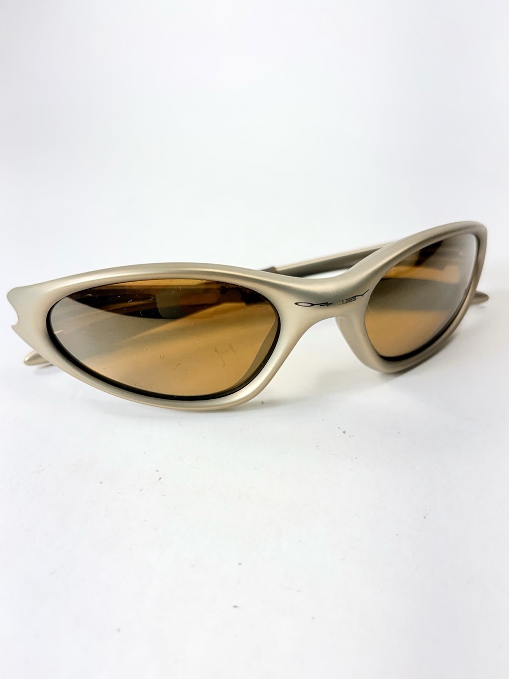 Oakley Minute Sunglasses Gold Champagne Frame Brown Lenses (Scratches)